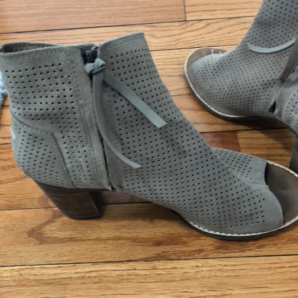 TOMS Majorca suede tan open toed boot size 8 - Picture 5 of 5